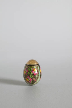 SVART BLOMMIGT ÄGG, STORT