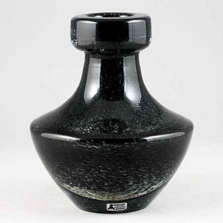Bo Borgström Åseda vase Model B5/201. Height 14 cm / 5.5 in.