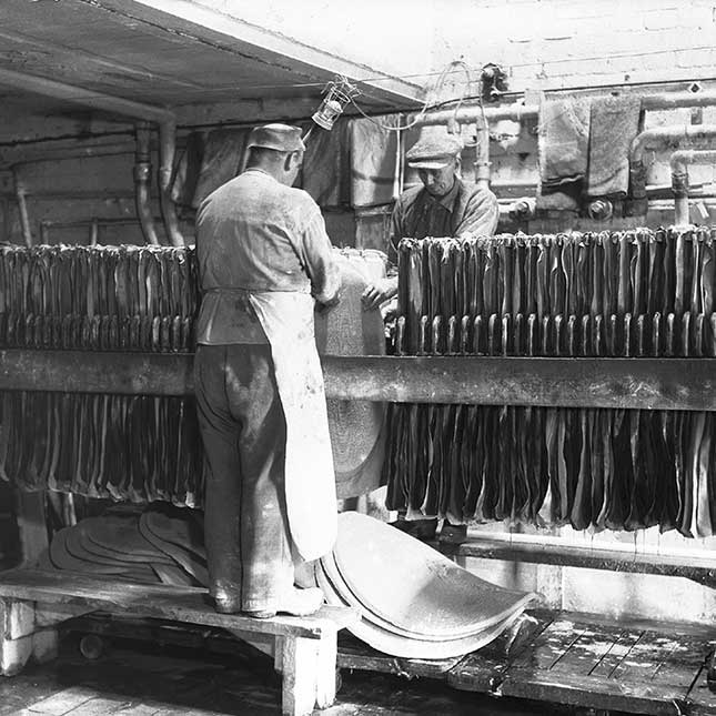 Workers at the Gustavsberg factory in the early 20th century