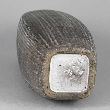 Ingrid Atterbergs Upsala Ekeby Presenta The lower side of a Presenta object