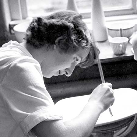 Stig Lindberg Faience painter Marianne Richter in action