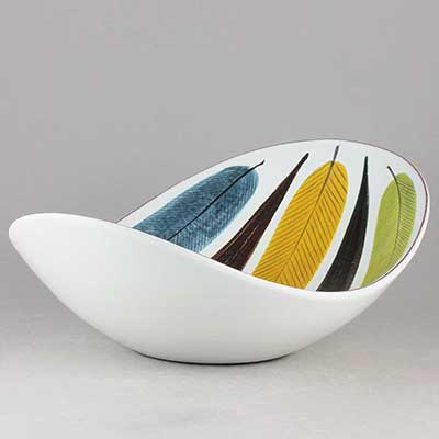 Stig Lindberg Faience Undulating bowl (model 168), length 27 cm