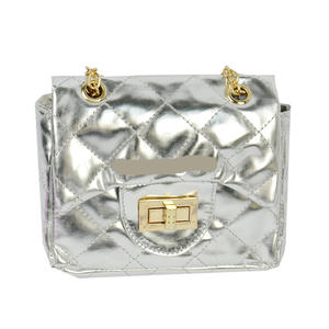 Cool littel party bag i Nicole Richie.