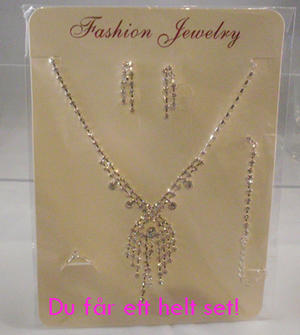 Strass set Halsband,ring,armband och örhängen.