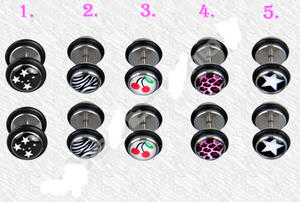 Snygga fake piercing "plugs".