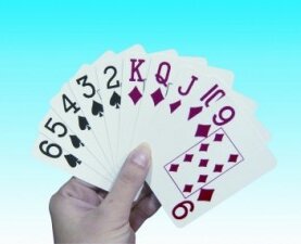 Spielkarten mit Großbuchstaben