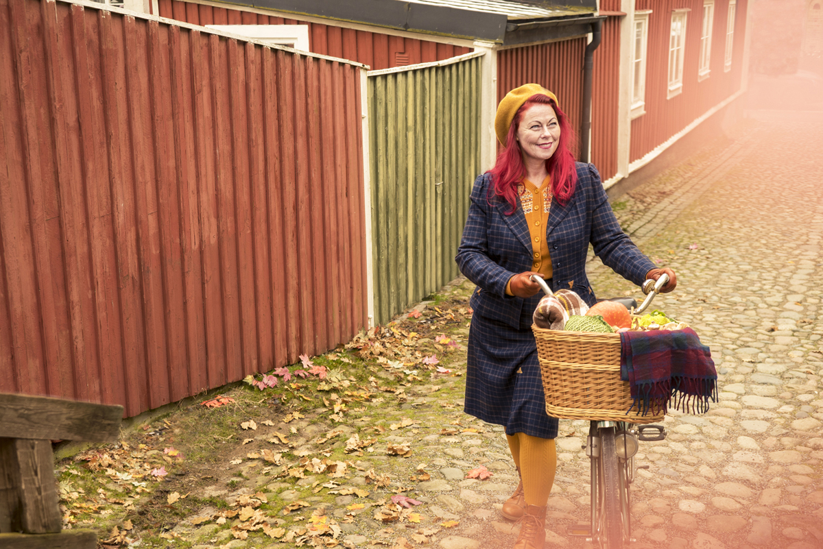 9. emmy design_AW18_vintage autumn bike in tweed wool cardigan fair isle knit skirt plaid plus size 1940s blazer british classic 40+