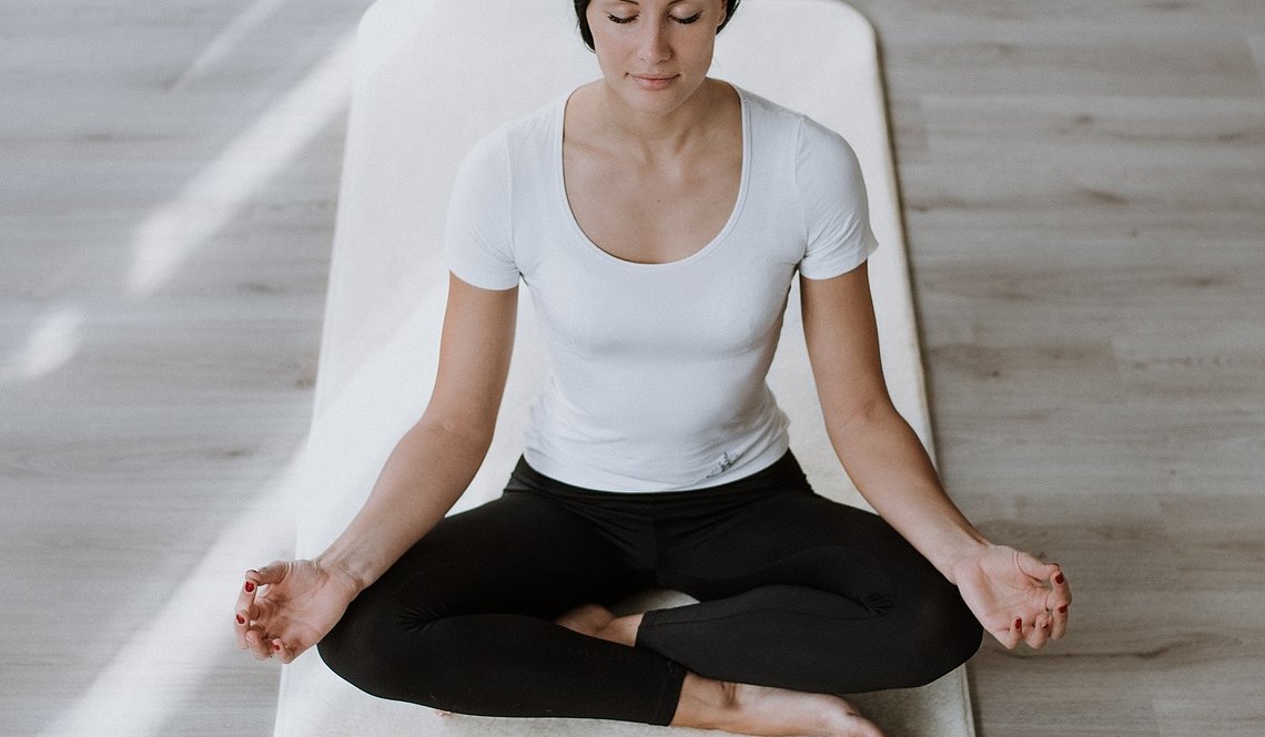 Yogamatta i lyxig och bekväm ull i naturvit nyans