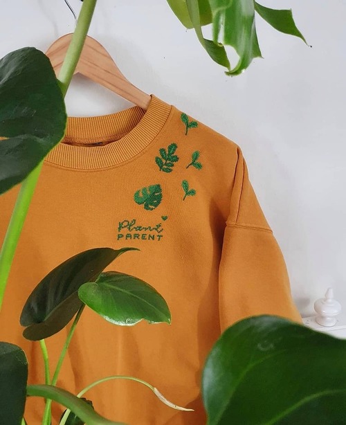 Embroidery kit for upcycle with plants