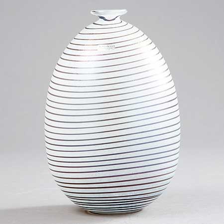 Bertil Vallien Aphrodite Vas svartvit (modell 48536), höjd 26 cm