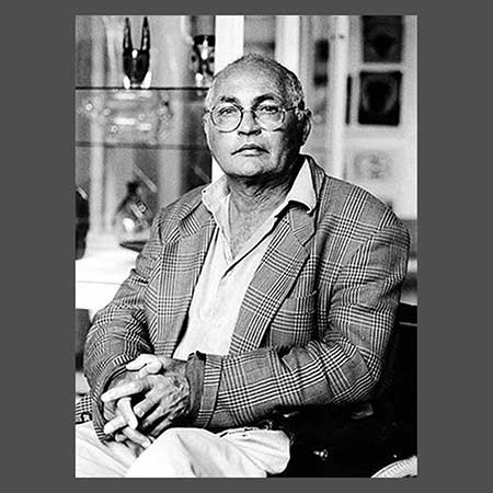Erik Höglund Erik in the late 1980s with Strömbergshyttan art glass in the background