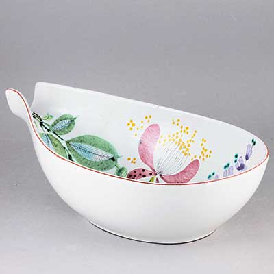 Stig Lindberg Faience Leaf-shaped bowl (model 31), length 23 cm