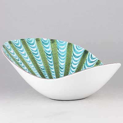Stig Lindberg Faience Undulating bowl (model 170), length 26 cm