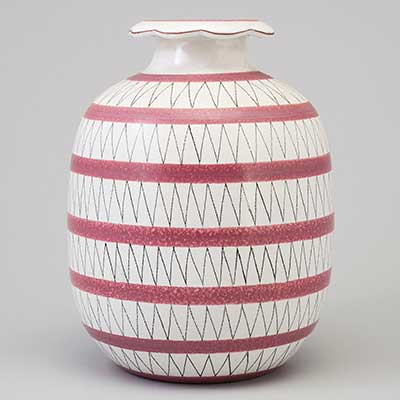 Stig Lindberg Faience Vase with swelling body (model 140), height 21 cm