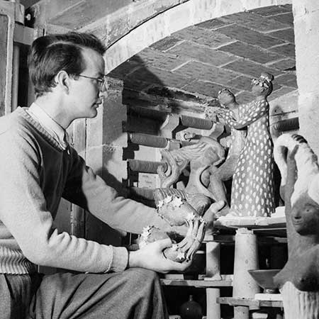 Stig Lindberg. 1. Stig Lindberg vid  brännugn (1940-tal)