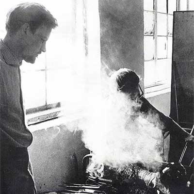 Bertil Vallien and glass blower Ingvar Jonsson at work at the foundry at Åfors