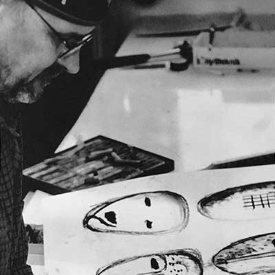 Bertil Vallien sketching heads