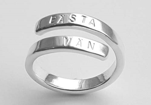Silverring omlott med text