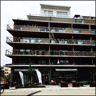 Planteringskärl i cortenplåt på torg och balkong