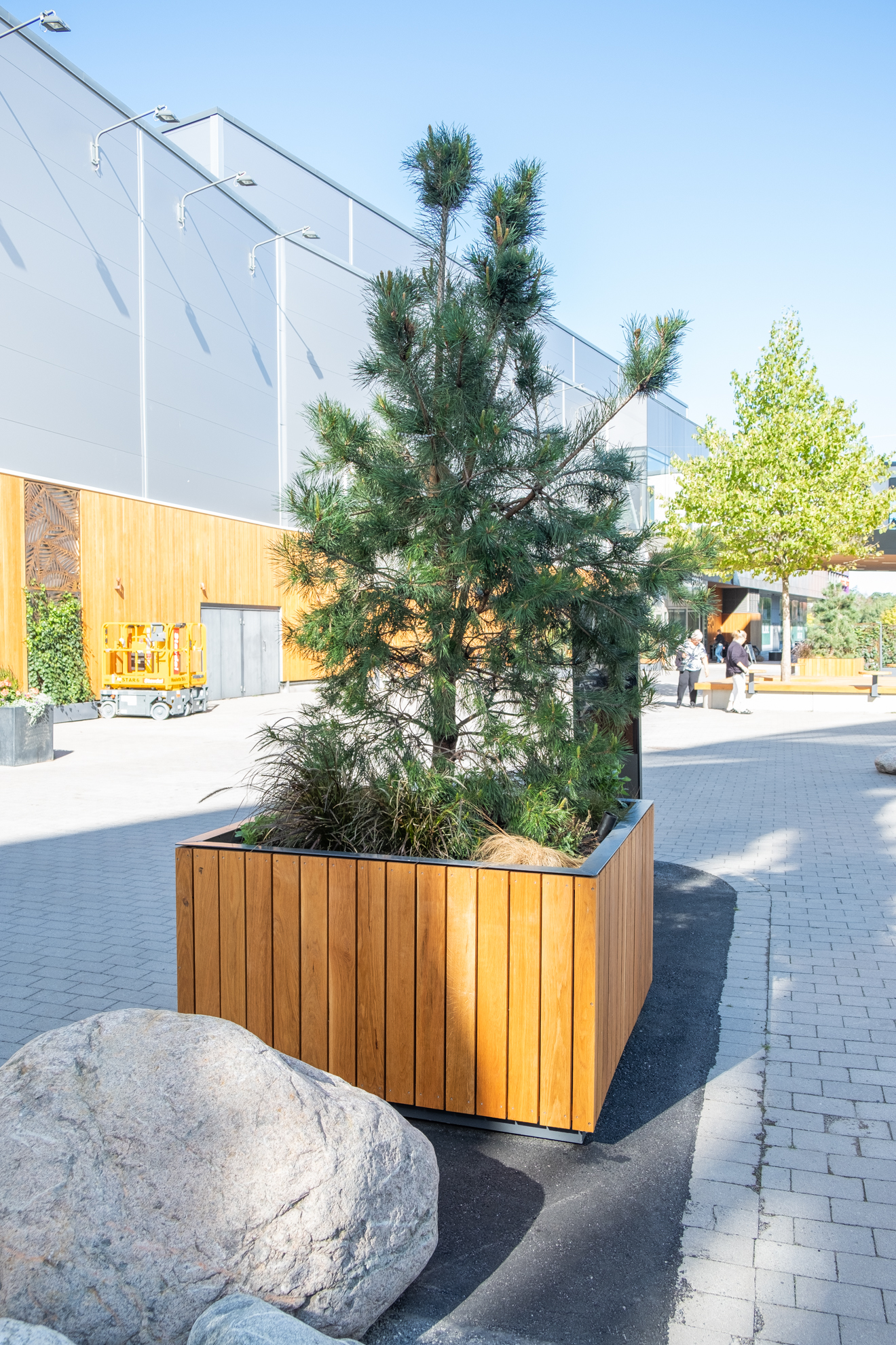 Stora planteringskärl för offentlig miljö 