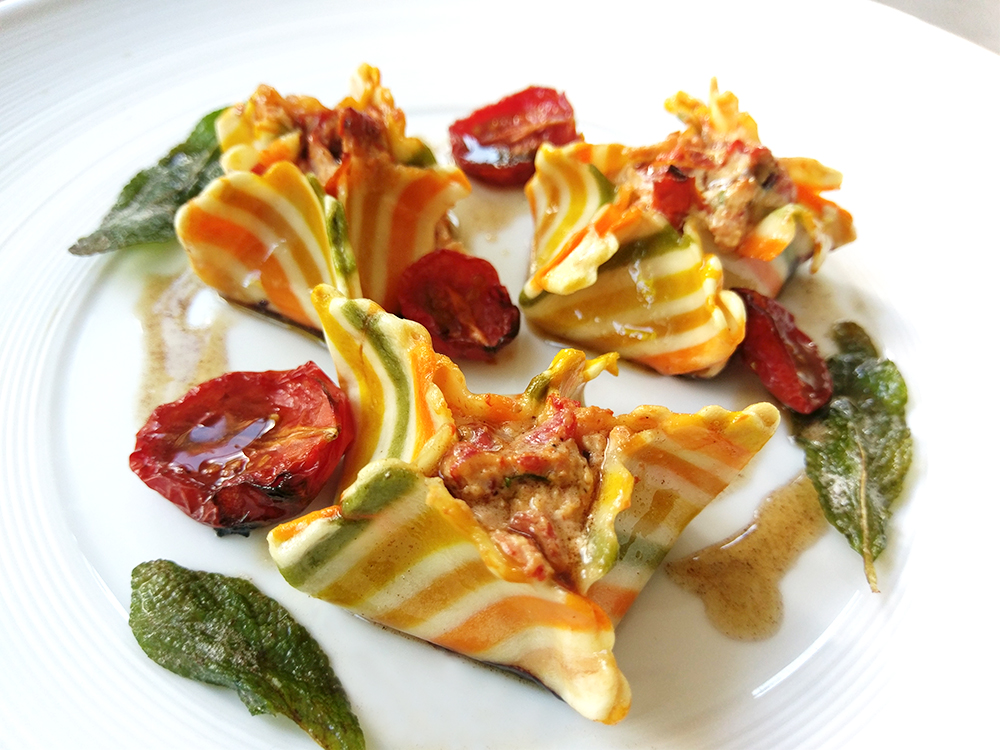FYLLD TIANELLEPASTA MED RICOTTA & SEMITORKAD TOMAT